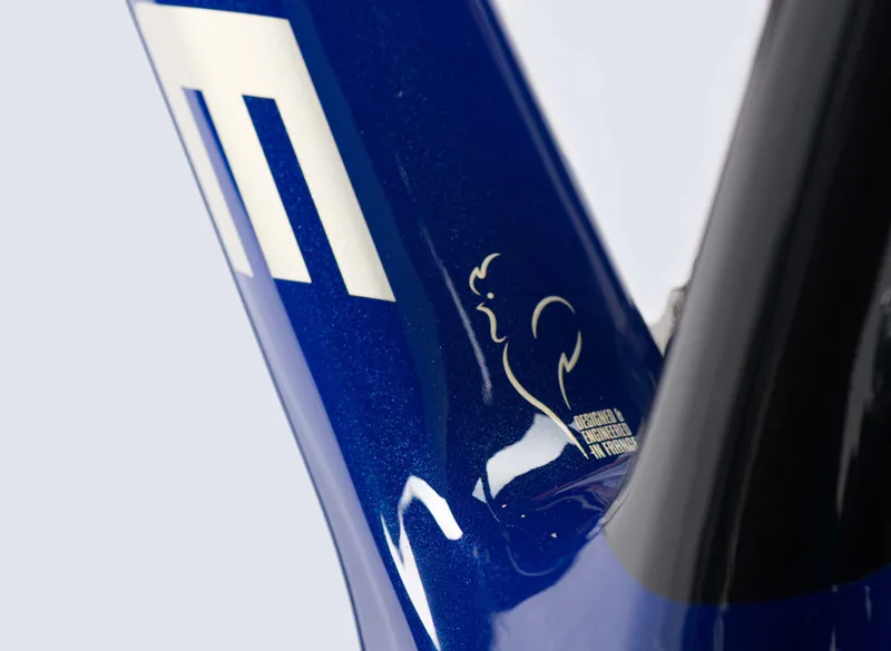 2021 Lapierre Xelius SL 7.0 Disc Carbon Road Bike in Blue-7